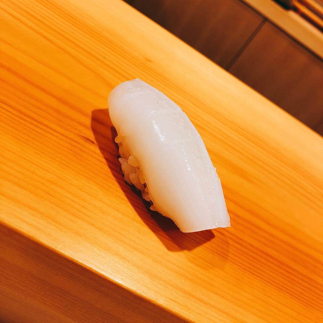 里美ゆりあさんのインスタグラム写真 - (里美ゆりあInstagram)「鮨あらい(*ᴗˬᴗ) すっごく量があったけどなんとか完食。スミイカ釣ってみたいな、美味しい♡♡ #鮨あらい#寿司#銀座#ginza#gourmet#グルメ#マグロ#スミイカ#タチウオ#サワラ#魚#fish」3月16日 20時24分 - satomiyuria