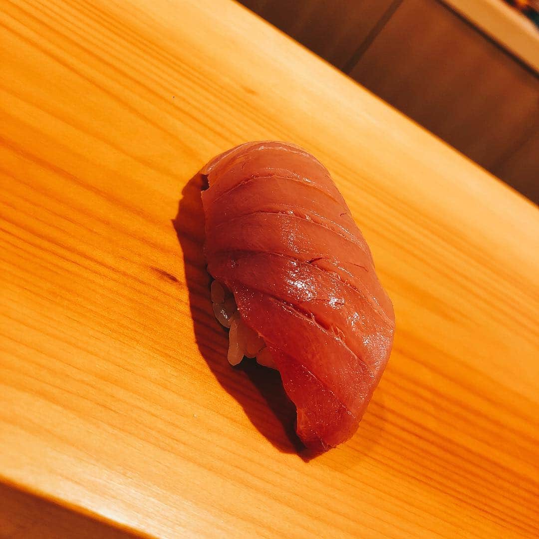 里美ゆりあさんのインスタグラム写真 - (里美ゆりあInstagram)「鮨あらい(*ᴗˬᴗ) すっごく量があったけどなんとか完食。スミイカ釣ってみたいな、美味しい♡♡ #鮨あらい#寿司#銀座#ginza#gourmet#グルメ#マグロ#スミイカ#タチウオ#サワラ#魚#fish」3月16日 20時24分 - satomiyuria