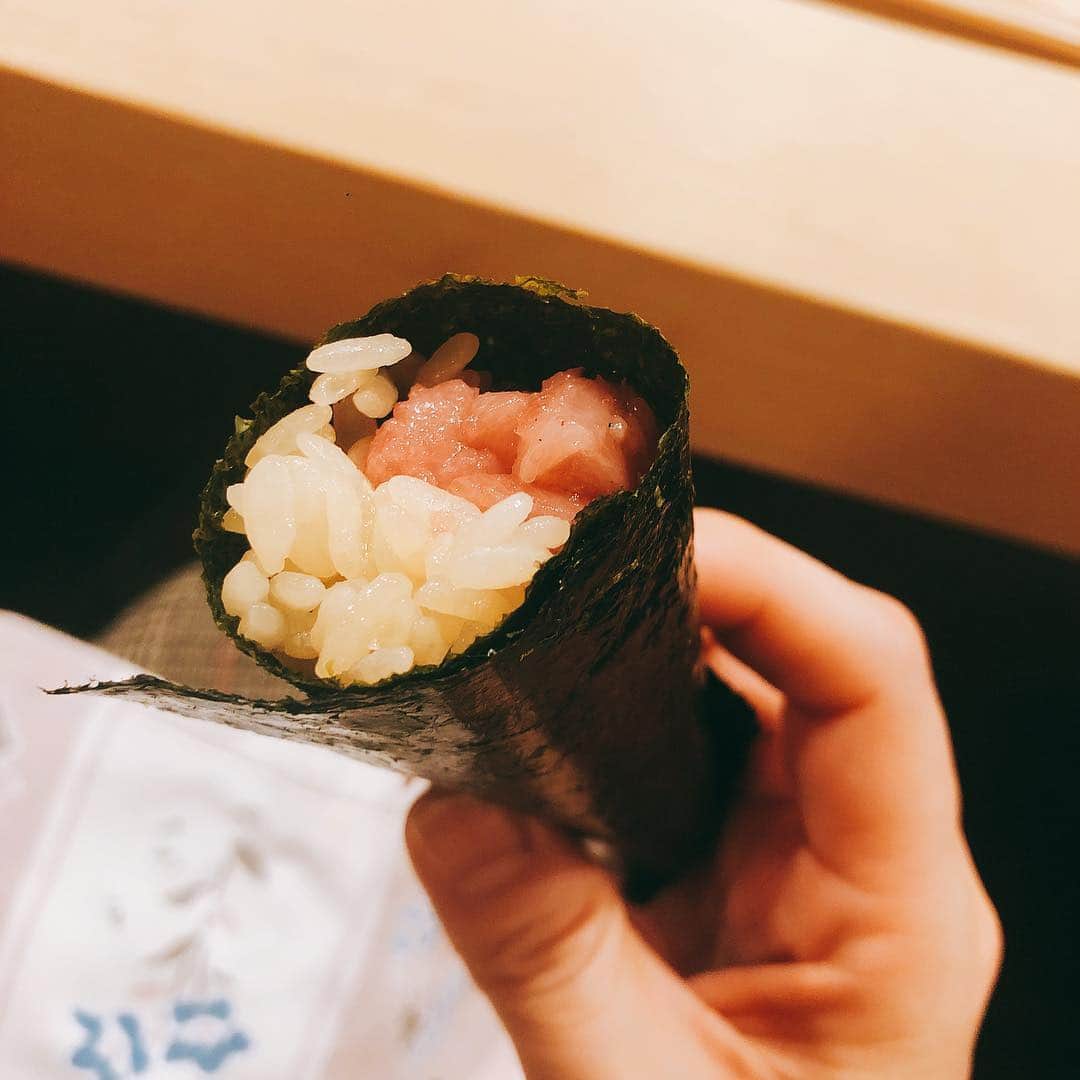 里美ゆりあさんのインスタグラム写真 - (里美ゆりあInstagram)「鮨あらい(*ᴗˬᴗ) すっごく量があったけどなんとか完食。スミイカ釣ってみたいな、美味しい♡♡ #鮨あらい#寿司#銀座#ginza#gourmet#グルメ#マグロ#スミイカ#タチウオ#サワラ#魚#fish」3月16日 20時24分 - satomiyuria