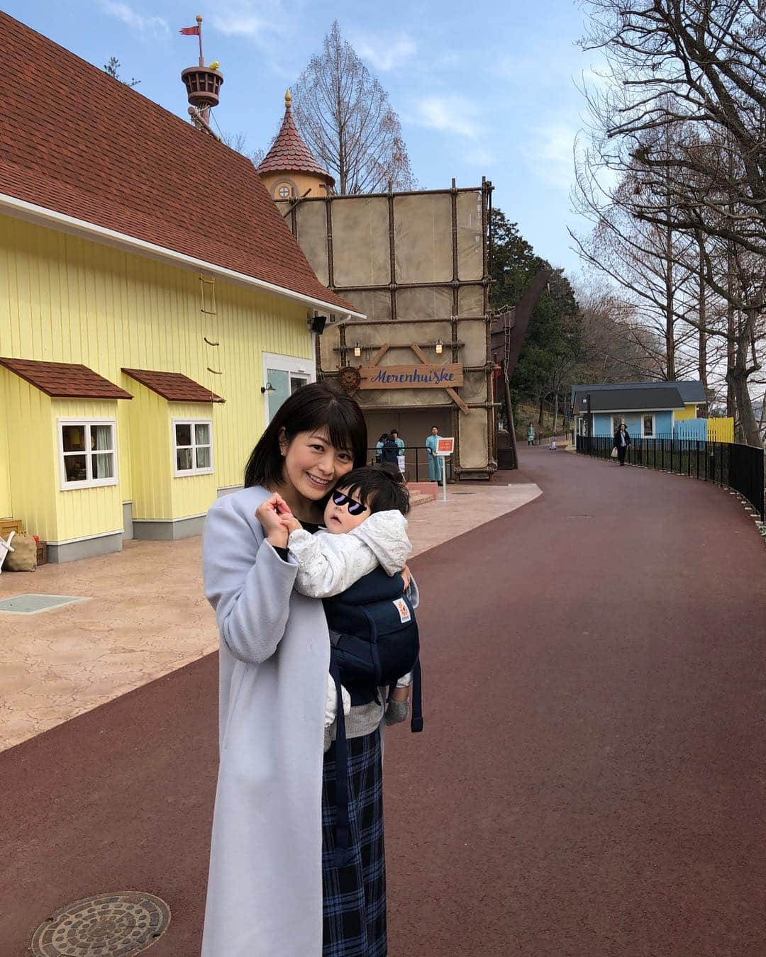 森麻季さんのインスタグラム写真 - (森麻季Instagram)「🌳 今日オープンした ムーミンバレーパークに行ってきました  自然いっぱいでムーミンの世界観を感じられます  息子の成長具合に応じて遊び方が変わると思うのでまた行きたい #ちなみに #息子今日のところはお花に一番興味を示す #ははは  #ムーミンバレーパーク  #ウェークアップぷらすで今朝中継していました #中継10分前にたまたま通りかかり #馴染みのスタッフのお顔にテンションあがる #ウェークアップぷらす  #いい番組です  #卒業して1年 #moominvalleypark  #森麻季#男の子ママ #生後10カ月 #育児 #子連れお出かけ #赤ちゃんのいる生活」3月16日 20時25分 - maki.mori_m