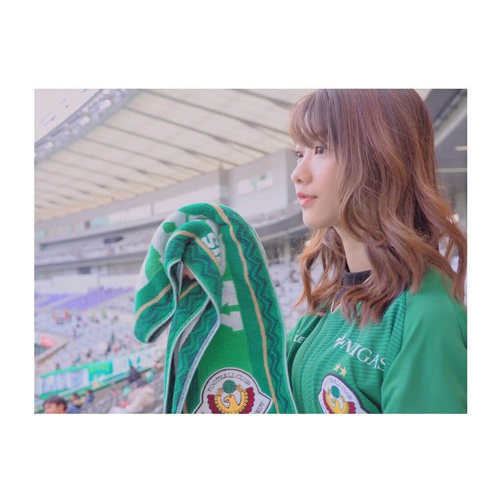 松尾薫さんのインスタグラム写真 - (松尾薫Instagram)「⚽️ 今日の敗戦は悲しかったけど それ以上に一部の野次が 悲しかったかな…  林選手、ヨンジ選手のゴールは 嬉しかった😌💚✨ . . . 林選手 ヴェルディJ2通算700ゴール目 おめでとうございます👏⚽️ . . . 諦めず信じて応援し続けますよ〜✊🏻」3月16日 20時30分 - kaoru_matsuo78