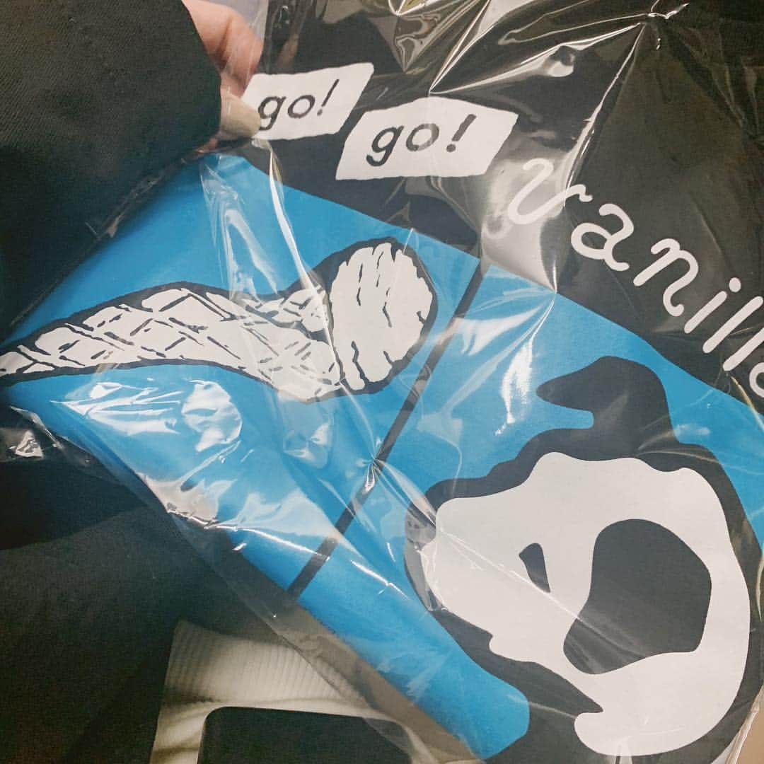 のインスタグラム：「#gogovanillas  O-EASTぶりにライブ観た楽しい、、 ついコラボT買ってしまいましたカワ #ビクターロック祭り」