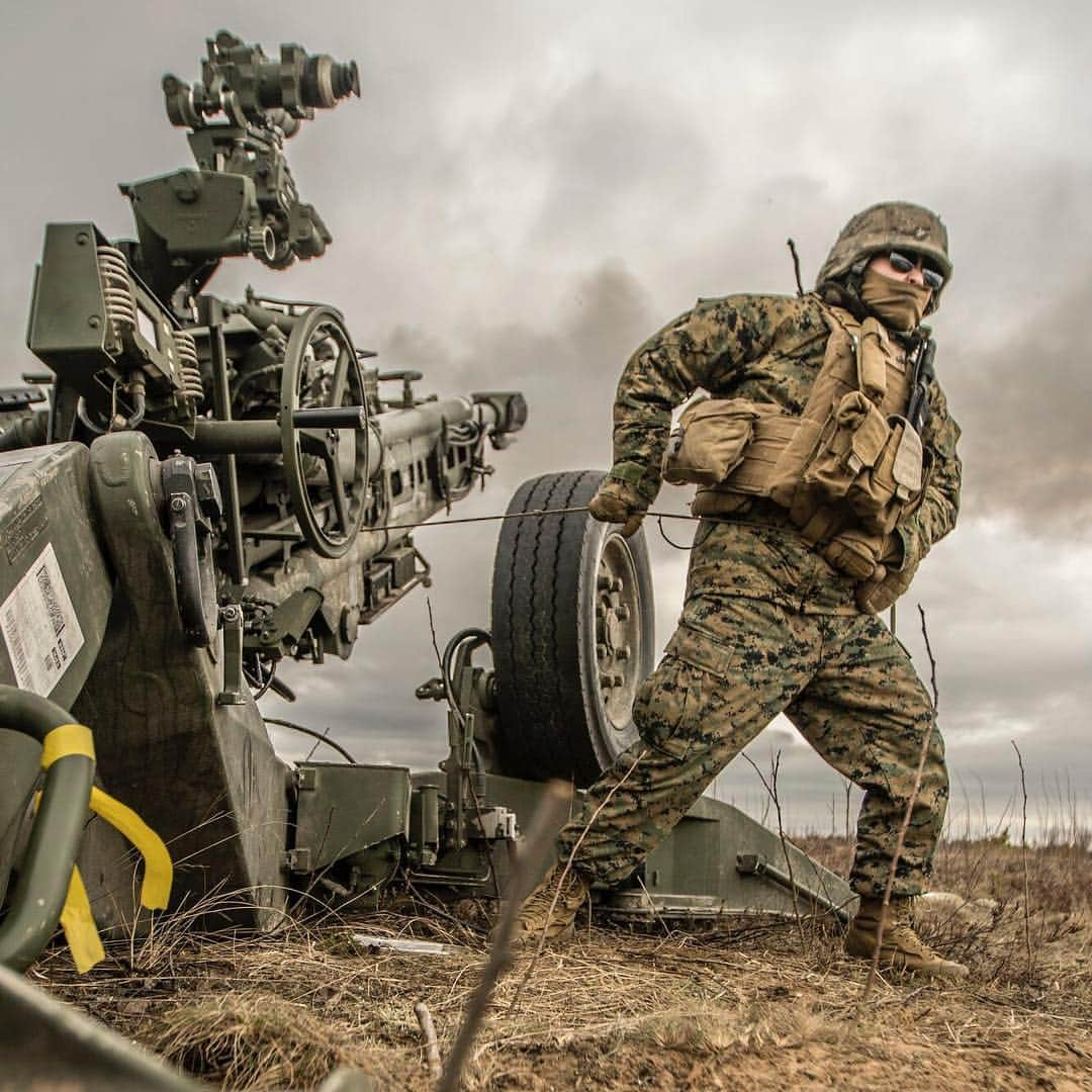 アメリカ海兵隊さんのインスタグラム写真 - (アメリカ海兵隊Instagram)「Bringing Out the Big Guns  Cpl. Andrew Min, an assistant gunner with @4thmardiv, fires a M777 howitzer during a live-fire range at Adazi Training Area, Latvia, March 2, 2019, during exercise Dynamic Front 19. (U.S. Marine Corps photo by Cpl. Niles Lee)  #Marines #USMC #Marine #MarineLife #MarineCorps #Military #Arty #M777 #Howitzer #Live #Fire #MilitaryWeapons #Shoot #Range #Training #Adazi #Latvia」3月16日 20時49分 - marines