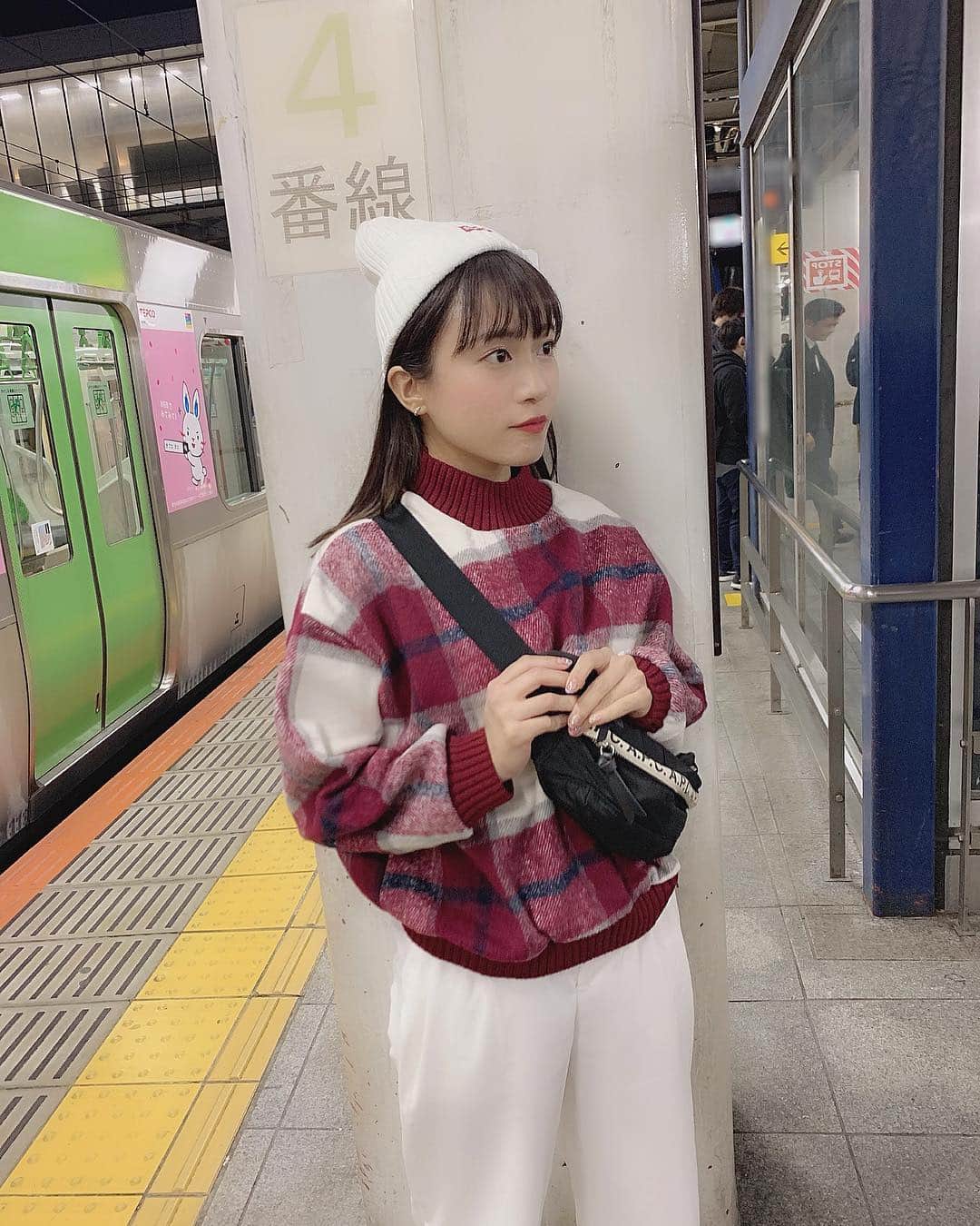 斉藤真木子さんのインスタグラム写真 - (斉藤真木子Instagram)「#makicode #ootd 「真木子さんも電車とか乗るんですか？」ってコメントは禁止で。 #盛大な振り」3月16日 20時41分 - saitomakiko628