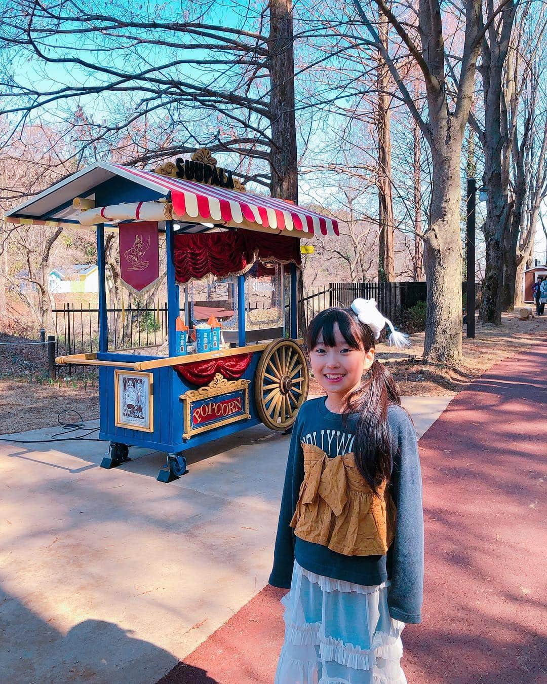 megumi matsuoさんのインスタグラム写真 - (megumi matsuoInstagram)「★★★ 先日、KIDSTONE TVの取材で @moominvalleypark へ行ってきました♡ 今日からオープンだそうです！！ ⁑ 私はムーミンの声を岸田今日子さんがしているアニメを見ていた人w また4月から始まるらしいね！ 子どもたちも楽しみにしてるっていう ミラはリトルミーが大好きになったみたいw ⁑ まだまだ行けなかったアトラクションがあるので、また行きたいと思います♡ ⁑ KIDSTONE TVの配信も楽しみ♡ ⁑ #サラミラ#サラミラコーデ#姉妹#姉妹コーデ#お揃いコーデ#小学生#女の子#js1#js2#kids#girl#キッズ#キッズモデル#キッズファッション#kidsfashion#kids#kidsmodel#kidstone#トーンキッズ#キッズトーン#smile#happy#北欧#ママ#ママライフ#ママカメラ#3児ママ#moominvalleypark#moomin#飯能#サラミラグッジョブ」3月16日 20時44分 - sara_mira_