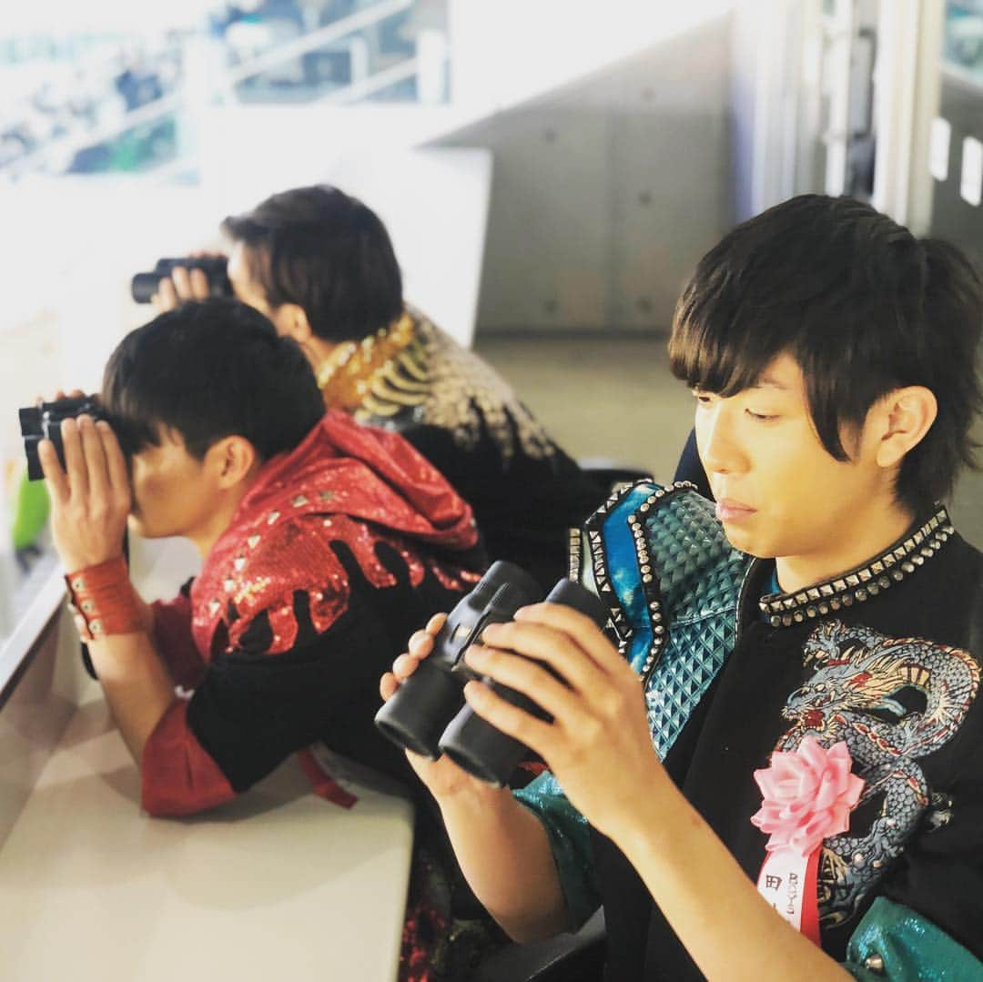 BOYS AND MENさんのインスタグラム写真 - (BOYS AND MENInstagram)「何をするにも行動が一緒な３人でした😇😇 #ボイメン #水野勝  #田村侑久 #辻本達規 #双眼鏡を上手く使えない田村 #果たして見えているのか #ご想像にお任せします☺️」3月16日 20時51分 - boysandmen_official