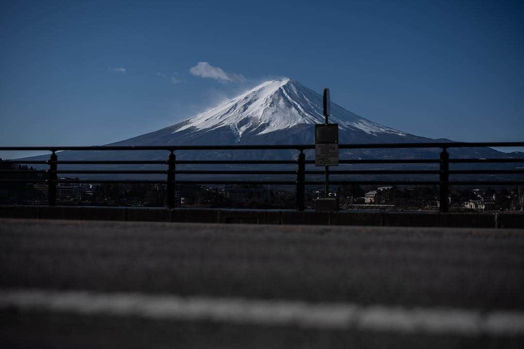 Atsushi Aizawaのインスタグラム：「1072 河口湖の朝  Fujikawaguchiko, Yamanashi, Japan 山梨県富士河口湖町  #japanfocus #jp_gallery #instagramjapan #ig_japan #wu_japan #wu_asia #worldunion #theworldshotz #igersjp #team_jp_ #team_jp_東 #山梨県 #team_jp_skyart  #mtfuji #Japan #yamanashi  #natureaddict Mt. Fuji Yamanashi , Japan #Lovers_Nippon #東京カメラ部#japan_night_view #japan_night_view_member #1xPicoftheDay #phos_japan #夜景ら部 #写真好きな人と繋がりたい #bestjapanpics  #photo_shorttrip #やまなしカメラ部  #sonyworldclub」