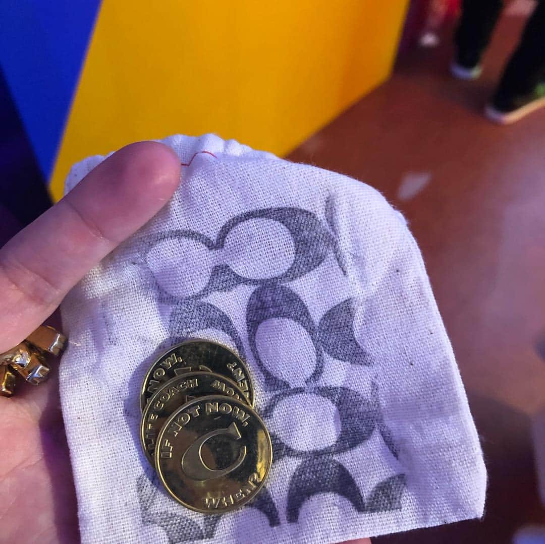 MOREさんのインスタグラム写真 - (MOREInstagram)「ルーレットを回すタイプのおみくじに、風車や風船すくい、さらにDJによるライブパフォーマンスも！ 『LIFE COACH TOKYO』と題したインタラクティブイベントが表参道で行われています。ニューヨークでも昨年実施されたとのことで、今回の東京バージョンはお祭がイメージ。3月23日までのイベントへの参加はサイトから予約、がいいようです。LIFE COACH東京、で検索してみてくださいね☺︎／副編Y  #moremagjp #MORE #デイリーモア #fashion #ファッション #コーチ #COACH #LIFECOACHTOKYO #LIFECOACH東京 #イベント #popupshop #副編Y」3月16日 21時00分 - moremagjp