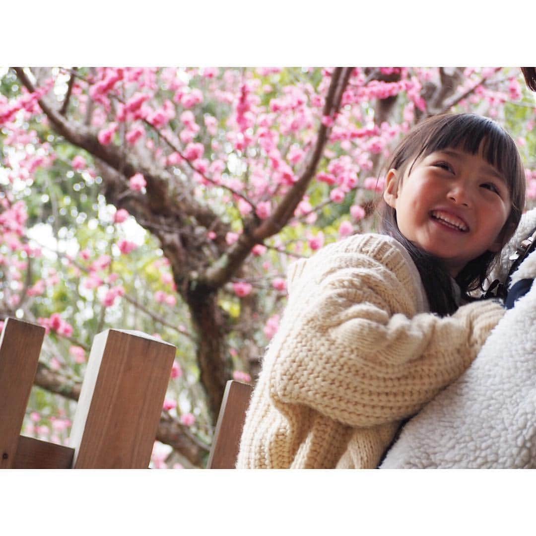 Kyooonさんのインスタグラム写真 - (KyooonInstagram)「まだまだ寒いけど﻿ 少しずつ春の訪れが🌸﻿ ﻿ ﻿ 👨に抱っこしてもらって撮ったけど﻿ なんかカップル感♡﻿ 仲良しだなぁ☺️﻿ #4歳#4歳10ヶ月﻿#olympus#olympusomdem10markiii #omdem10markiii#ママリ」3月16日 21時02分 - fancykyon