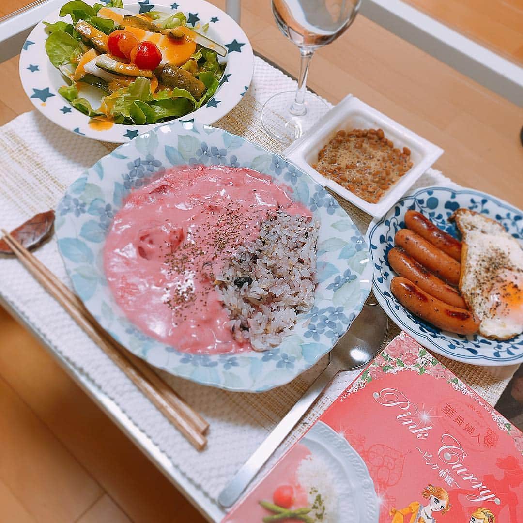 黒田絢子さんのインスタグラム写真 - (黒田絢子Instagram)「冷蔵庫のものをお片づけ これはピンク色のカレーです♡ 頂いたので早速… とってもクリーミーでおいしい！！ lovelyだん . . #curry #dinner #pinkcurry #ピンク華麗 #アヤsキッチン」3月16日 21時04分 - ayakokuroda_official
