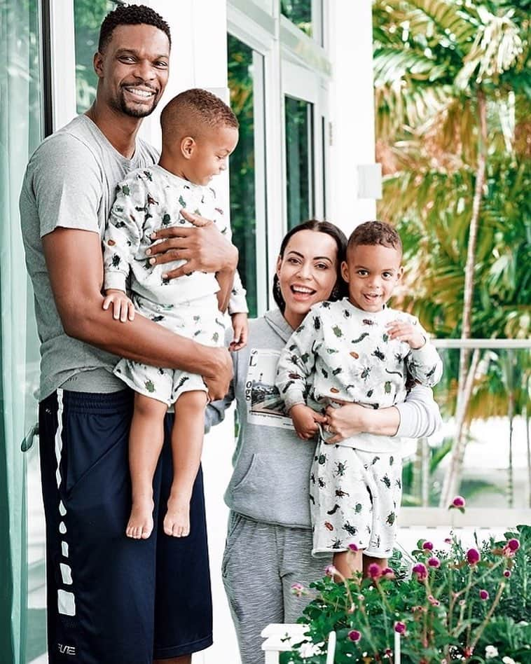 クリス・ボッシュさんのインスタグラム写真 - (クリス・ボッシュInstagram)「Kicking off the weekend counting my blessings 🙌🏿 #BoshFamily #Squad」3月17日 2時40分 - chrisbosh