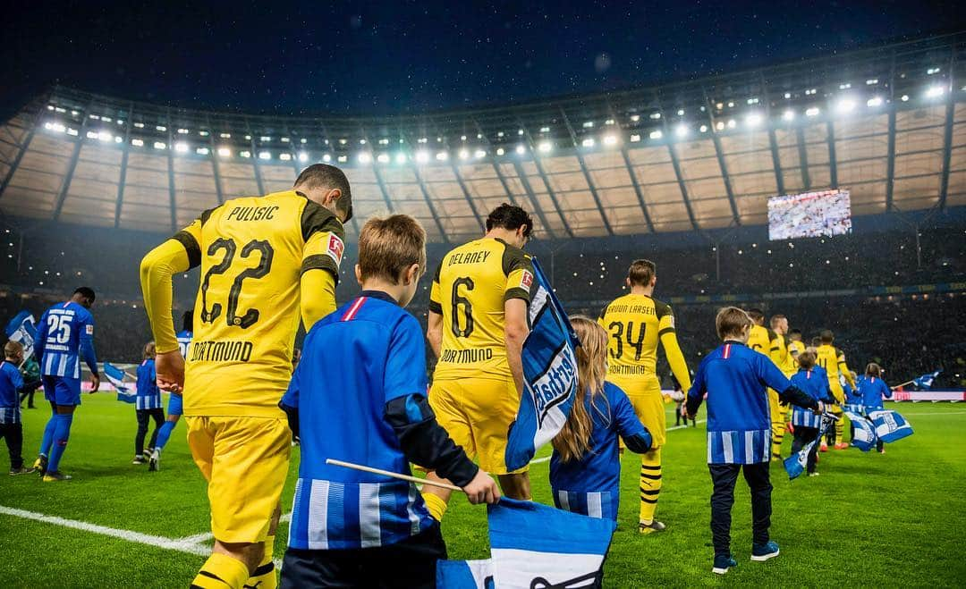 ボルシア・ドルトムントさんのインスタグラム写真 - (ボルシア・ドルトムントInstagram)「Focus! 🙏 #borussiadortmund #dortmund #bvb #bscbvb #matchday #auswärtsspiel #awaygame #bundesliga #⚽️ #💛」3月17日 2時41分 - bvb09