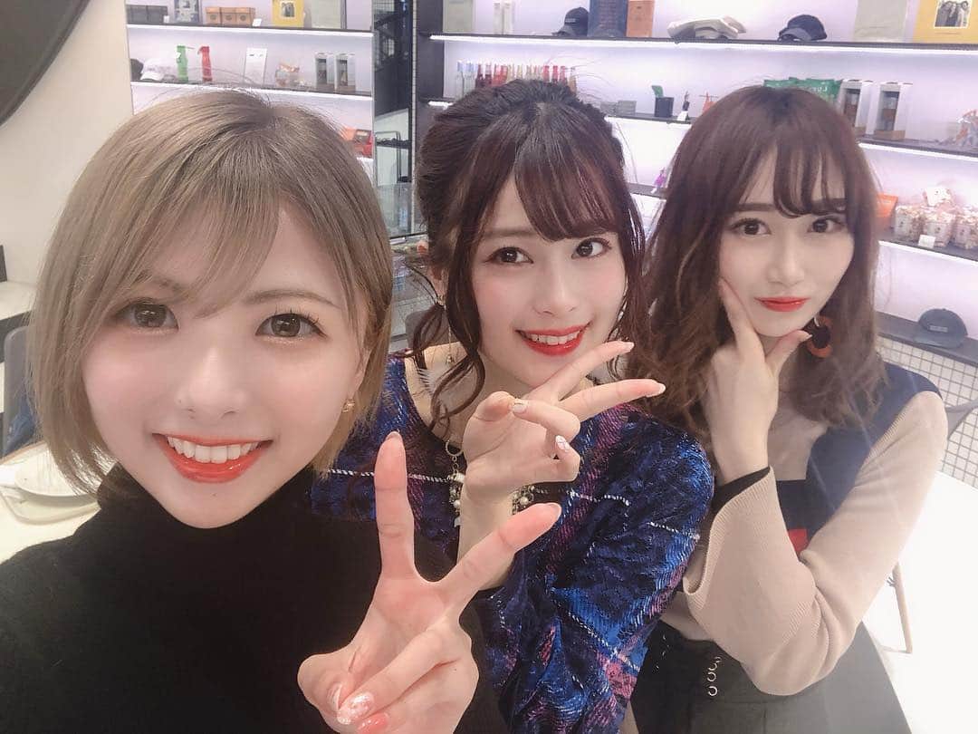 岡田栞奈のインスタグラム：「先日の女子会💓 ・ ・ CITYSHOPで サラダランチ🥗 ヘルシーだからダイエット中は 毎日通いたくなる〜🥺✨✨ 可愛い子に囲まれて幸せいっぱいなかんなさん☺️💓💓 #女子会 #サラダランチ #cityshop #渋谷 #ヘルシー #ダイエット」
