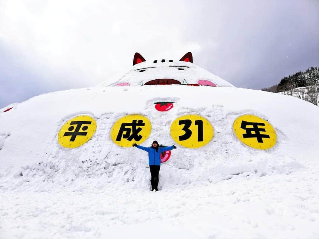 木村カレンさんのインスタグラム写真 - (木村カレンInstagram)「山形の冬は終わらない . . 全国有数の豪雪地、 大蔵村肘折 巨大雪だるま　#おおくら君  完成！！ . は～く～りょ～く～～☝️☝️⤴⤴ . . #山形#大蔵村#肘折#雪だるま#おおくら君#猪#山形テレビ」3月16日 21時16分 - karen_kimura__