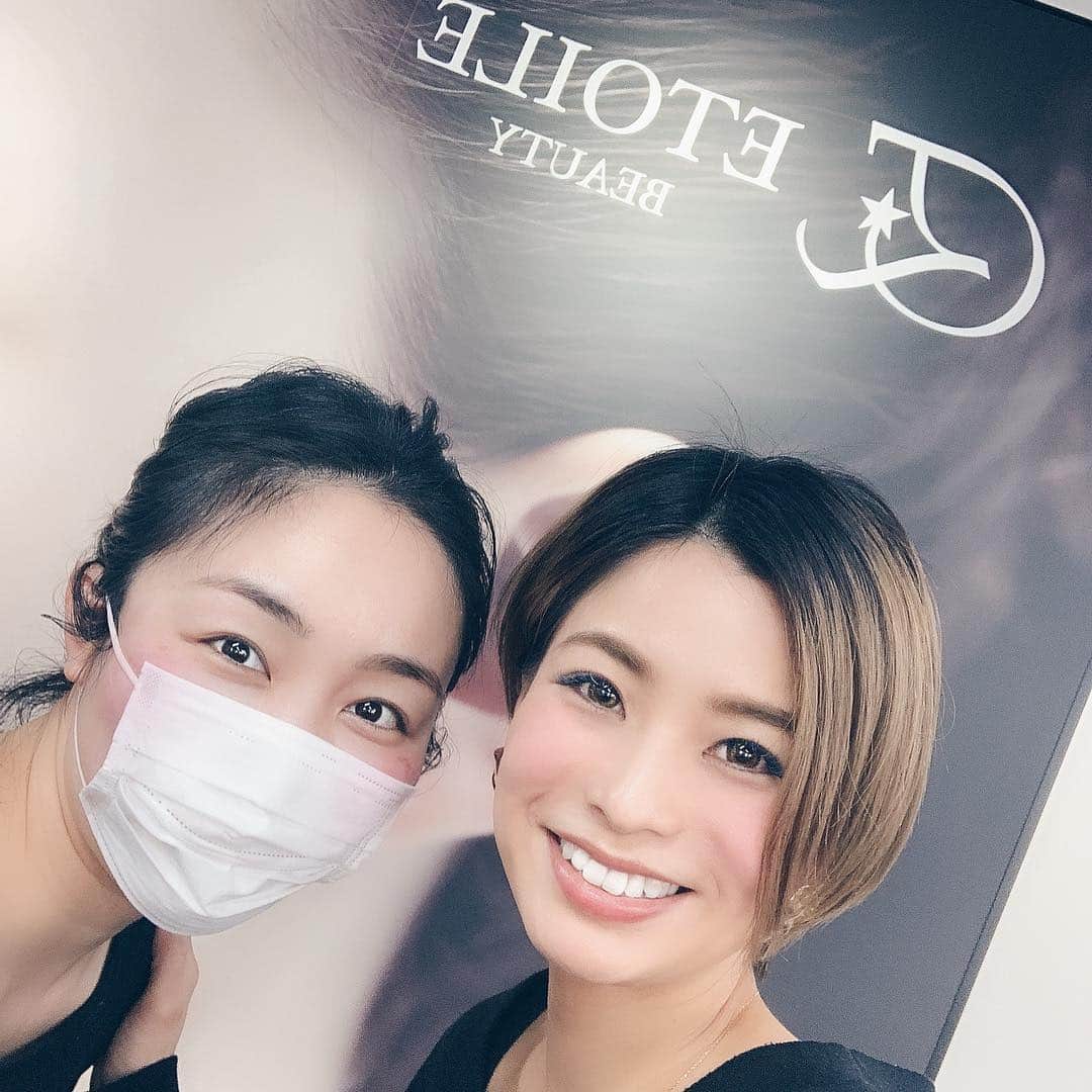 真崎ゆかさんのインスタグラム写真 - (真崎ゆかInstagram)「カラーのマツエクしてきました👀✨ ブルー系とグリーン系で全部で7色使ったみたい！！ ・ とっても綺麗で大満足😍💕 ・ 恵比寿にあるETOILE BEAUTYにて✨ 最近移転して、とっても明るく開放的な店内☺️ 昼間に行ったので気持ちよかった〜 ・ さきさん、ありがとうございました♡ ・ ・ @etoile.beauty  #マツエク #カラーマツエク #カラーマツエクブルー #カラーマツエクグリーン #カラーマツエクグラデーション #意外と派手過ぎない #実はグルーアレルギー」3月16日 21時20分 - masakiyuka