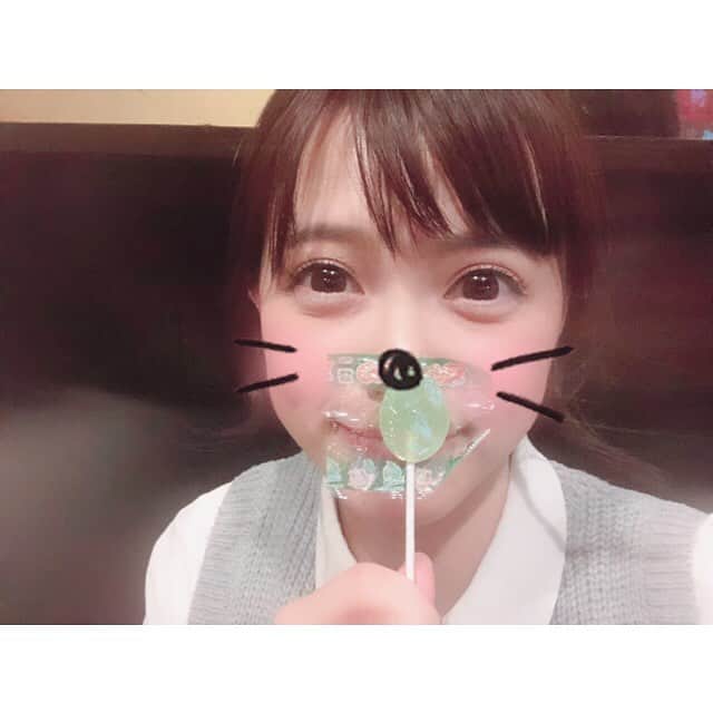三島ゆかりさんのインスタグラム写真 - (三島ゆかりInstagram)「ペロペロキャンディー😋🍭 これをなめたらいつでも子供に戻れる気がする💖 ある意味魔法のお菓子だね👍 #ペロペロキャンディ #あめちゃん #ペコちゃん #ウインク #子供に戻れる #かわいい #美味しい #青りんご味 #ゆかりんご #三島ゆかり #ゆかりんごチャンネル #ゆかりんごgames #youtube #youtuber #チャンネル登録よろしくね #followｍe」3月16日 21時21分 - apple340
