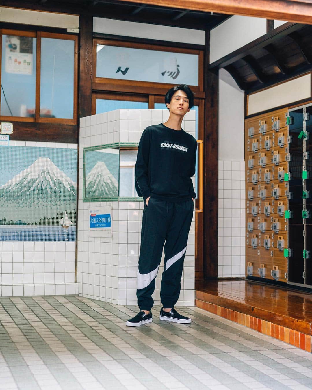 EDIFICEさんのインスタグラム写真 - (EDIFICEInstagram)「【PARIS SAINT-GERMAIN TOKYO】﻿ - 2019Spring＆Summer First Collection -﻿ ﻿ 昨年日本初上陸したパリサンジェルマン公式ショップのリニューアルオープンを記念してローンチされた第一弾コレクション。﻿ ﻿ ローンチ毎にご好評頂いている同コレクションは、アイコンのロゴをアクセントにしたアクティブで都会的なラインナップとなっています。﻿ ﻿ オンラインストアにてスペシャルLOOK公開中！﻿ プロフィール🔗よりご覧ください。﻿ ﻿ ﻿ ※アイテム詳細は画像をタップしてご覧頂けます。﻿ ﻿ ﻿ ﻿ ﻿ ﻿ #edifice #parissaintgermain #parissaintgermaintokyo #parissaintgermainstoretokyo #collaborate #sportystyle #hoodie #2019ss #springsummer﻿ #springfashion #japanmodel #psg #stylefromtokyo #fashionaddict #unisexdesign﻿ #mensfashion #ladiesfashion #unisexfashion #pairingfashion」3月16日 21時32分 - edifice.jp