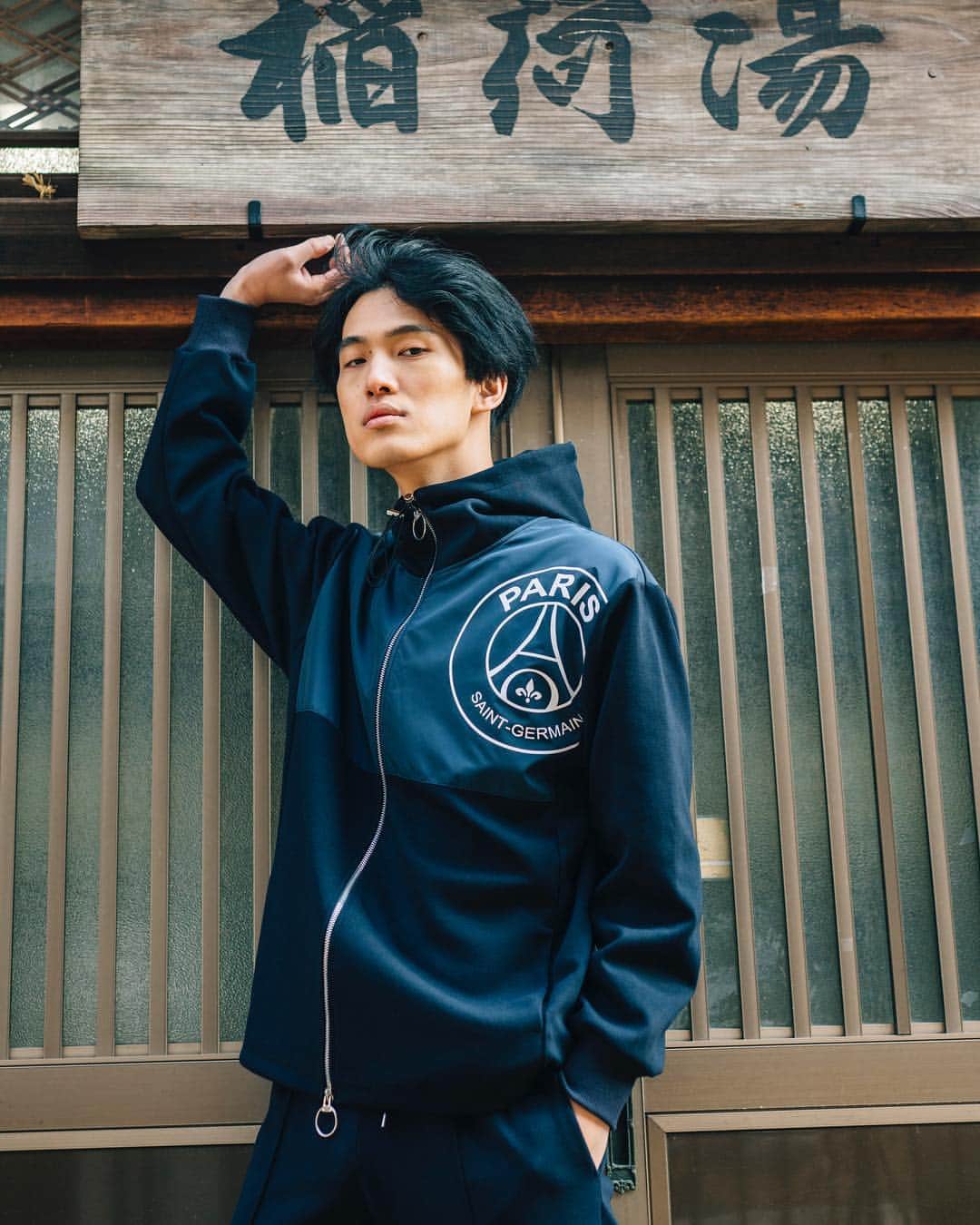 EDIFICEさんのインスタグラム写真 - (EDIFICEInstagram)「【PARIS SAINT-GERMAIN TOKYO】﻿ - 2019Spring＆Summer First Collection -﻿ ﻿ 昨年日本初上陸したパリサンジェルマン公式ショップのリニューアルオープンを記念してローンチされた第一弾コレクション。﻿ ﻿ ローンチ毎にご好評頂いている同コレクションは、アイコンのロゴをアクセントにしたアクティブで都会的なラインナップとなっています。﻿ ﻿ オンラインストアにてスペシャルLOOK公開中！﻿ プロフィール🔗よりご覧ください。﻿ ﻿ ﻿ ※アイテム詳細は画像をタップしてご覧頂けます。﻿ ﻿ ﻿ ﻿ ﻿ ﻿ #edifice #parissaintgermain #parissaintgermaintokyo #parissaintgermainstoretokyo #collaborate #sportystyle #hoodie #2019ss #springsummer﻿ #springfashion #japanmodel #psg #stylefromtokyo #fashionaddict #unisexdesign﻿ #mensfashion #ladiesfashion #unisexfashion #pairingfashion」3月16日 21時32分 - edifice.jp
