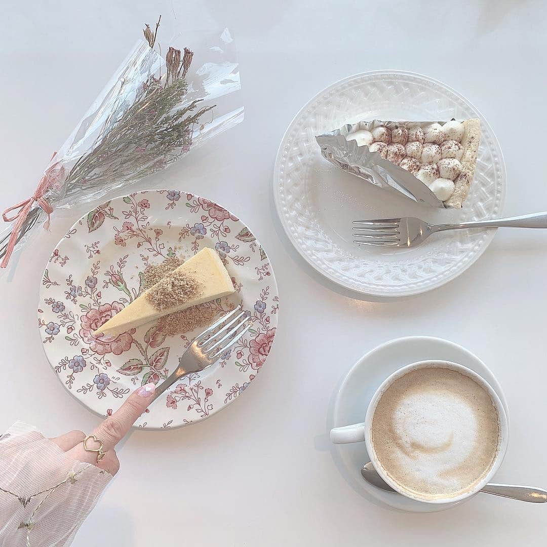 のインスタグラム：「🍰⠀ ⠀ ずっと行ってみたかった松之助NYへ𓂅﻿ チーズケーキと生チョコケーキ🧁 レアチーズ好きにはたまらないお店𓁉⠀ ⠀ #代官山#カフェ#소통#팔로우#도쿄여행」