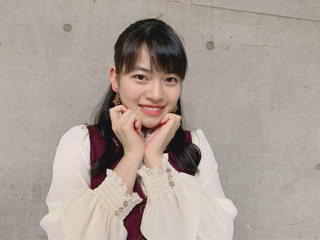 高岡薫さんのインスタグラム写真 - (高岡薫Instagram)「握手会ありがとうございました🥰  みんなとお話しできてよかったバイオリン🎻  今回の私服はアリスがテーマでした！  #握手会 #高岡薫 #アリス #axesfemme」3月16日 21時24分 - kaorumba1129