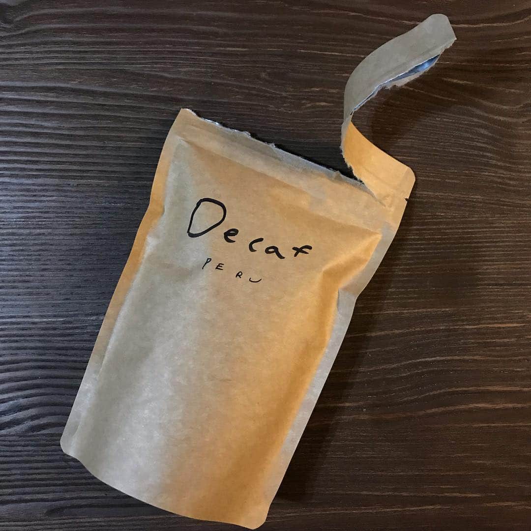 sioneのインスタグラム：「ホワイトデーは嫁様の好物の栗で◎ お友達からいただいたコーヒーも淹れさせていただきました。デカフェとは思えない飲み心地。美味しいなぁー。  #恵那川上屋」
