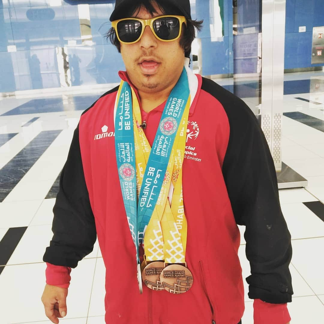 PJクォンさんのインスタグラム写真 - (PJクォンInstagram)「I heard his clanking medals before I could see him and asked for a photo :) #collectingthehardware at #specialolympicsad #meetthedtermined」3月16日 21時27分 - pjkwong