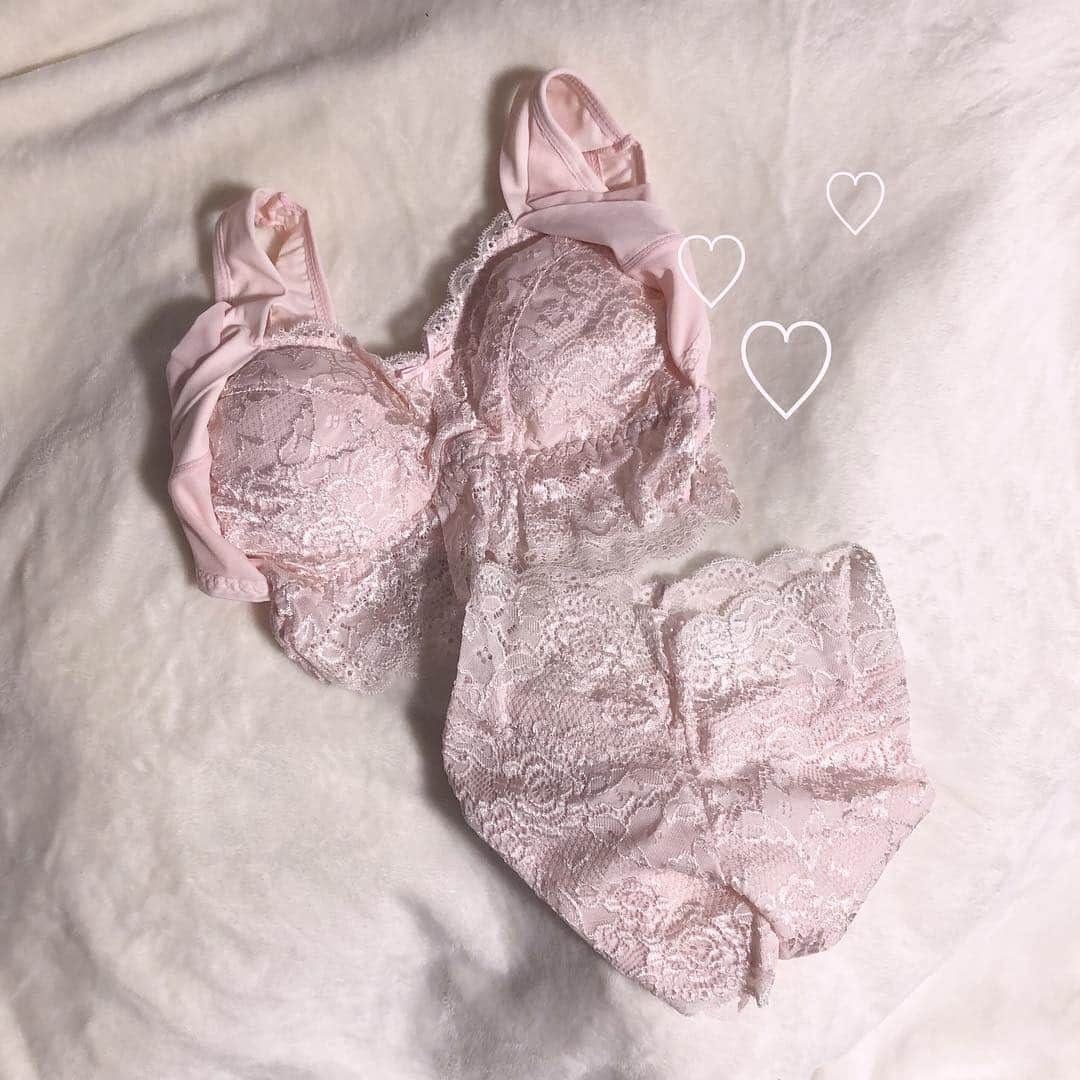 青木菜花のインスタグラム：「.﻿ .﻿ ふんわりルームブラ２つ目ゲット😙💓﻿ ピンク可愛い〜〜〜！🎀﻿ .﻿ ,﻿ #ルームブラ #ふんわりルームブラ #roonbra #アンジェリール #PR」