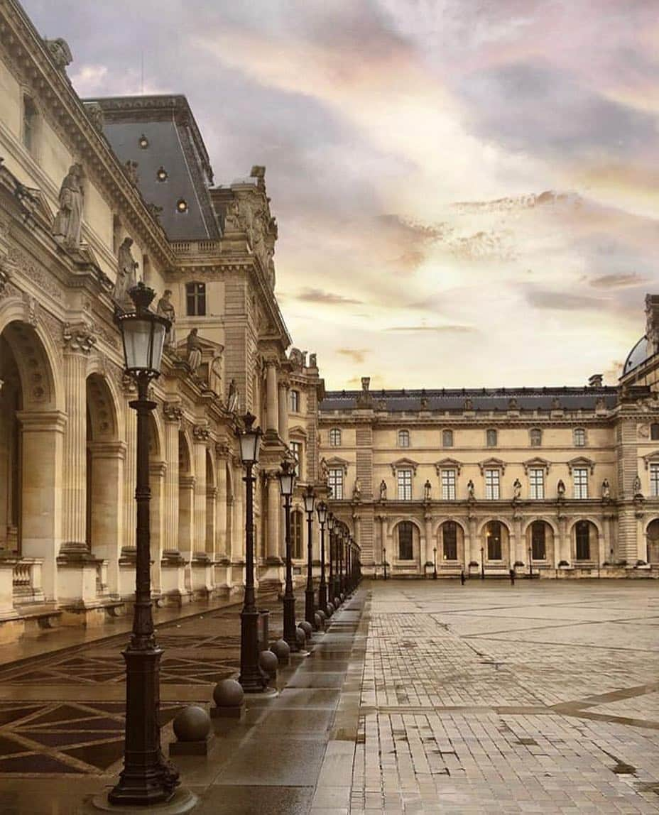 ルーブル美術館さんのインスタグラム写真 - (ルーブル美術館Instagram)「. 🇫🇷 Nous partageons aussi vos images du Louvre. Merci à @shyamalb12 pour cette magnifique photo ! 😍 Bonne fin de semaine à toutes et à tous ! - 🌍We also share your pictures of the Louvre! Thanks to @shyamalb12 for this nice shot! 🤗 Have a nice week-end all! - #museedulouvre #louvremuseum #louvre #louvreweather #instalouvre #instamuseum」3月16日 21時29分 - museelouvre