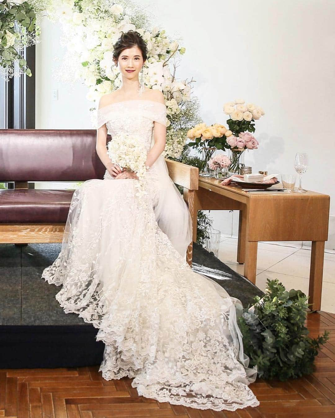 プレ花嫁の結婚式準備アプリ♡ -ウェディングニュースさんのインスタグラム写真 - (プレ花嫁の結婚式準備アプリ♡ -ウェディングニュースInstagram)「エレガントなウェディングドレスのphoto10枚✨ * * * こちらのお写真は #ドレスショップ @sya_dress さんからリグラムさせていただきました🌟ありがとうございました😊✨ * * * * sya_dressさんの #ウェディングドレス がどれもエレガントでとても素敵なんです😍💕 * カバーは #galialahav の【 ロレッタ 】✨ * #ガリアラハヴ らしい大きく背中のあいた大胆なデザインとふわふわボリューミーなチュールの組み合わせが多くの花嫁さんを虜にしています😊💕 * 女性らしさを引き立ててくれる魅力的な #ドレス ですよね💓 * sya_dressさんでは中々手が届かない、製作期間が間に合わないなど、憧れのドレスを一人でも多くの女性に諦めずに着て欲しいという想いから、ドレスレンタルを行なっているそうですよ✨ * どのドレスもとても素敵なのでぜひスワイプ👉🏻してチェックしてみてくださいね💕 * * * ＼📷投稿お待ちしています／ * 花嫁はもちろん、業者さんも大歓迎✨ アナタのお写真をご紹介してもOKという方は、ぜひ #ウェディングニュース にお写真を投稿してください💕 * * ⬇︎関連アカウント⬇︎ * 💒式場検索 【 @weddingnews_concierge 】 👰マイレポ花嫁 【 @weddingnews_brides 】 * * その他、編集部からの連絡専用 @weddingnews_contact や、スタッフ個人の連絡用として @WN_xxxx（xxxは個人名）があります💕 * ………………………………………… ❤️WeddingNewsとは？ * * 花嫁のリアルな”声”から生まれた 花嫁支持率No1✨スマホアプリです📱💕 * * 🌸知りたい… #結婚式準備 に役立つ記事を毎日150件配信中♩ * 🌸見たい… インスタの #ウェディング 系投稿TOP100が毎日チェックできる＊IG画像の複数ワード検索も可♩ * 🌸叶えたい… #結婚式 関連の予約サイトが大集合♩ * 🌸伝えたい… 自分の結婚式レポ『マイレポ』が簡単に作れる♩先輩花嫁のレポが読める♩ * * @weddingnews_editor のURLからDLしてね✨ * * * #プレ花嫁 #結婚  #花嫁  #ウエディング #ドレス迷子 #ドレス選び #ウエディングドレス #海外挙式 #インポートドレス #weddingdress #日本中のプレ花嫁さんと繋がりたい #ハワイ挙式 #大人婚 #ホテルウェディング #2019秋婚 #2019夏婚 #披露宴 #お色直し #ドレス試着」3月16日 21時30分 - weddingnews_editor