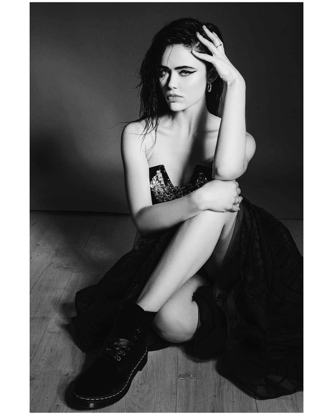 クリスティナ・バザンさんのインスタグラム写真 - (クリスティナ・バザンInstagram)「New shoot for @vulkanmag by @milosnadazdin 🖤」3月16日 21時34分 - kristinabazan