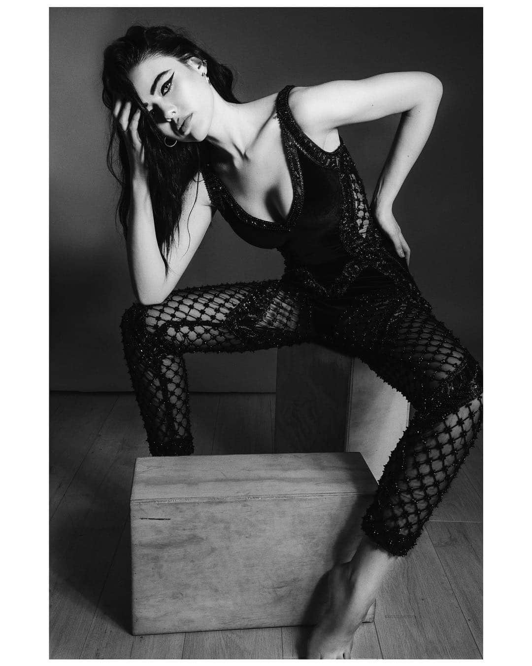 クリスティナ・バザンさんのインスタグラム写真 - (クリスティナ・バザンInstagram)「New shoot for @vulkanmag by @milosnadazdin 🖤」3月16日 21時34分 - kristinabazan