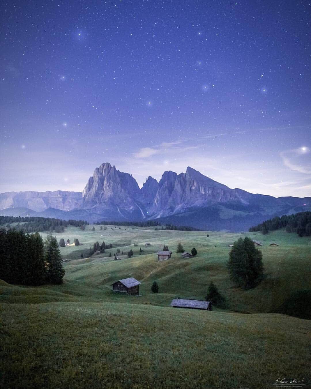 Canon Photographyさんのインスタグラム写真 - (Canon PhotographyInstagram)「The stunning Alpe di Siusi in South Tyrol! So beautiful at night.  Check out @steffeneisenacher for more stunning landscapes!」3月16日 21時49分 - cpcollectives