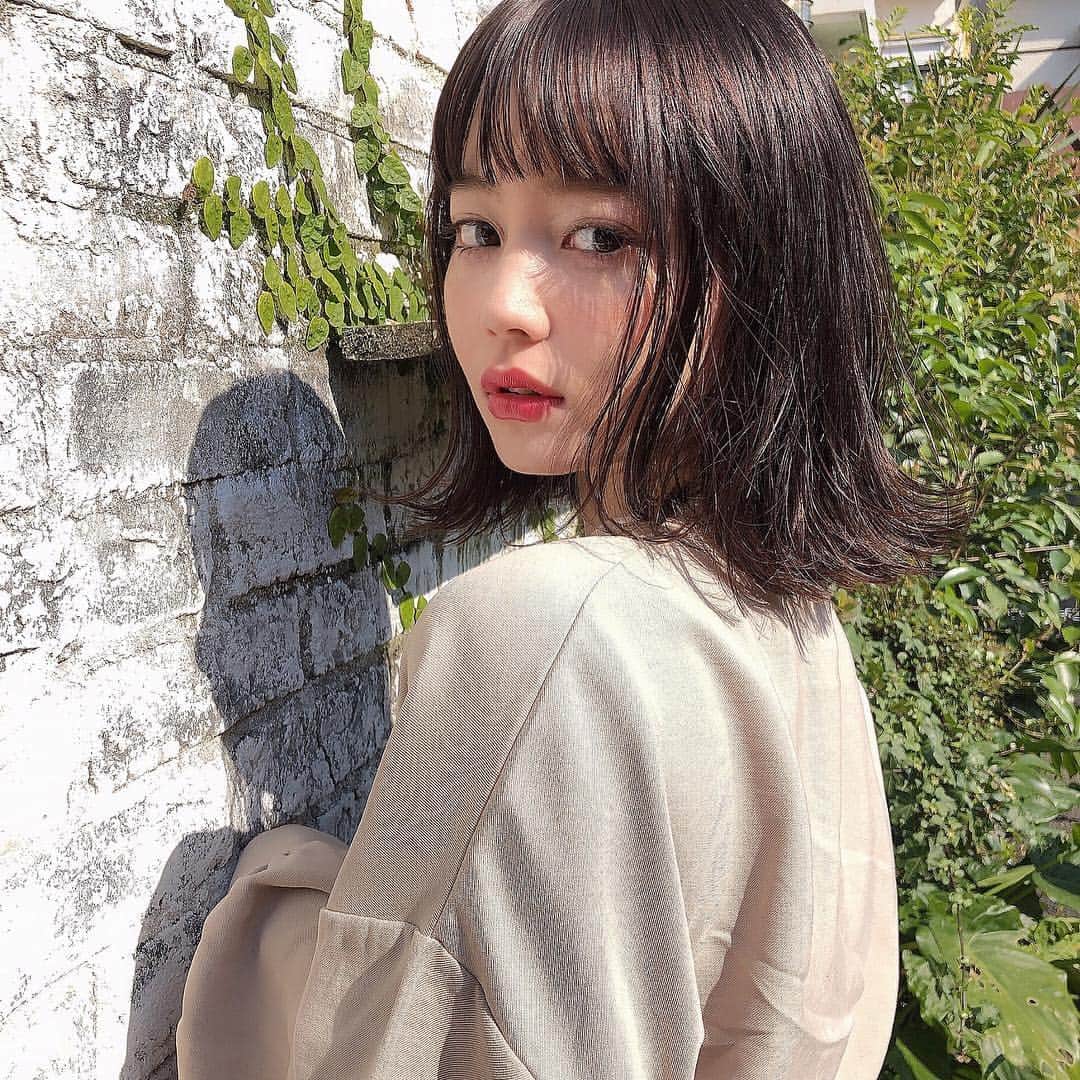 NANAMIさんのインスタグラム写真 - (NANAMIInstagram)「new hair ✂︎ 毛先がバラバラだったのでまたまた ぱっつりラインに色はグレー系で暗めに ♡  いつも天才なお二人に👏 さすがです ♡ ありがとうございます☺︎ cut @tobiayatobi  color @kotone_kuno  #nana_hair #lbyhome #白玉ななみ」3月16日 21時50分 - nanami023