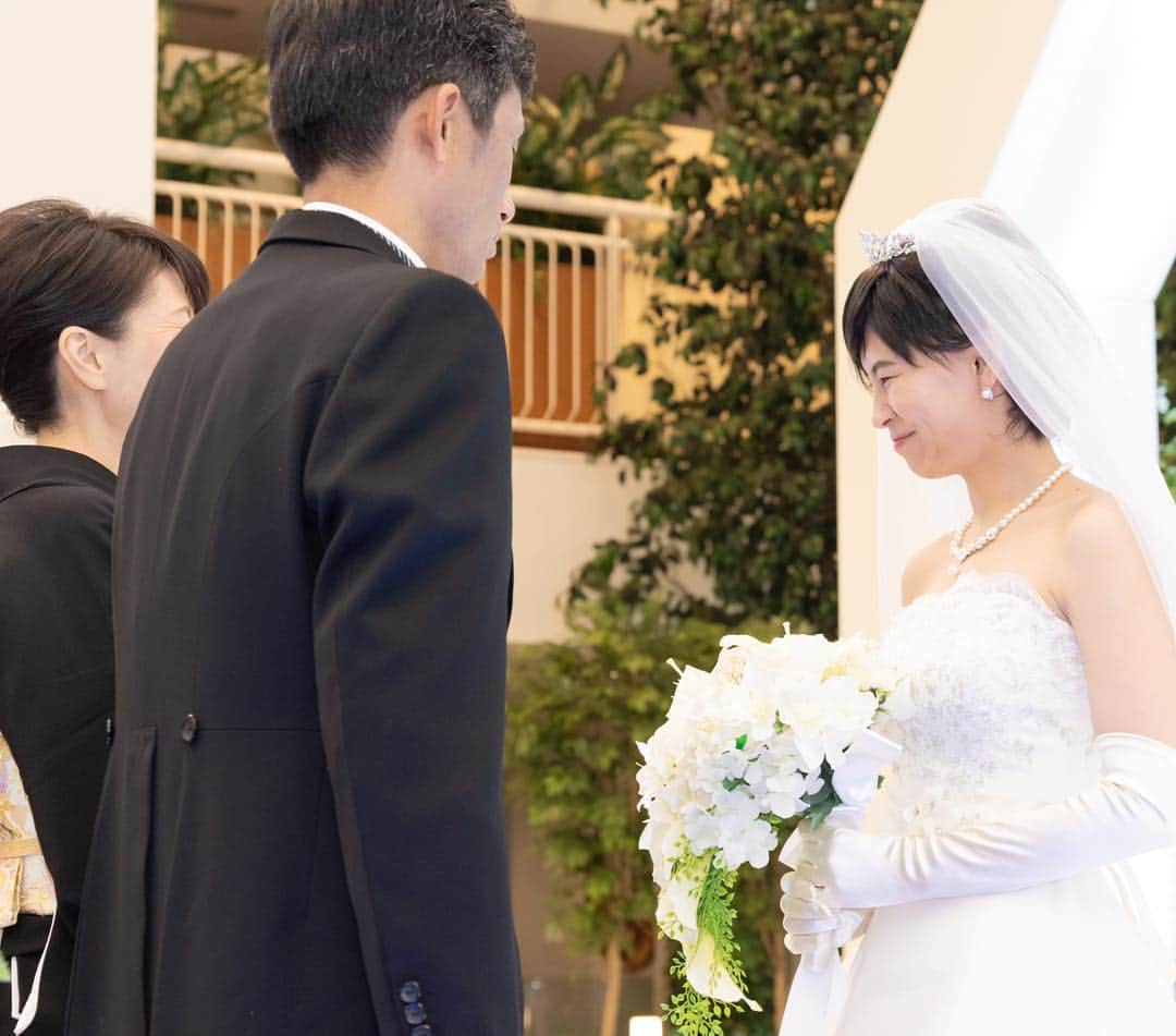 ルミアモーレさんのインスタグラム写真 - (ルミアモーレInstagram)「@baysidewedding_lumiamore をフォローして #ルミアモーレ のタグをつけて投稿してみてくださいね♬ ・。・。・。・。・。・。・。・。・。 . 家と家の結びつきを表す  #ファミリーオース  新しい家族が誕生する瞬間😌  これからどうぞよろしくお願いしますという気持ちを込めて…🌟 ． ・。・。・。・。・。・。・。・。・。 『#lumiamore』.『#ルミアモーレ 』 のハッシュタグをつけて お写真を投稿してくださいね♪♪. こちらの公式IGで取り上げさせていただきます＊. . #lumiamore #ルミアモーレ  #ベイサイド #浜松町  #wedding #weddingdress #結婚式 #f4f #l4l #bayside #結婚式場 #教会  #前撮り#プレ花嫁  #東京 #ロケフォト #結婚式準備 #卒花 #ウェディングドレス #日本中のプレ花嫁さんと繋がりたい  #ウェディングフォト #ウェディング」3月16日 21時44分 - baysidewedding_lumiamore