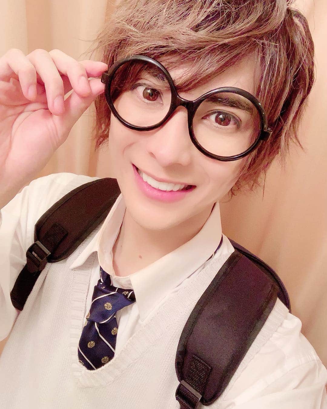 仲田博喜のインスタグラム：「‪#舞台 #バグバスターズ #明日で #千秋楽 #楽しみ #最後まで #ついてきてね #学生 #制服 #ショット #青春 #メガネ男子‬ #スマイル」