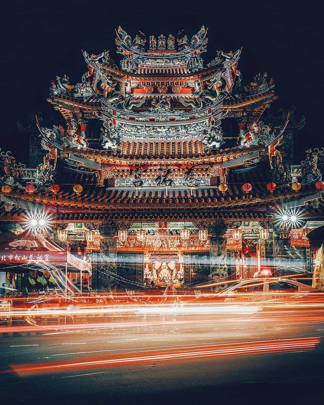 Berlin Tokyoさんのインスタグラム写真 - (Berlin TokyoInstagram)「🐉 Seize the night - take in the splendid cołors only revealed in darkness. . . . 📍Shilin Shennong Temple, #Taipei ,  #taiwan」3月16日 21時54分 - tokio_kid