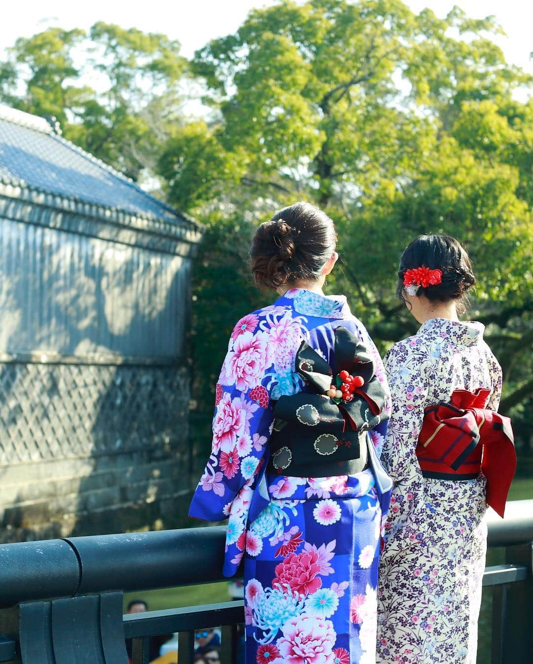 柳川藩主立花邸御花 | Yanagawa Ohanaさんのインスタグラム写真 - (柳川藩主立花邸御花 | Yanagawa OhanaInstagram)「👘⚡️ ・ 4月13日（土）　街歩きイベント ・ 改装中でシートに覆われていた御役間も、生まれ変わったその姿が少しづつ見えてきました。 オープンまでいよいよ1か月を切りましたよ✨ 御役間お披露目に伴い、オープン翌日4月13日（土）にイベントを行います！ ・ そのイベントは… ・ ・ 【雷切丸くんと着物で街歩き】 雷切丸くんとは…立花家史料館ミュージアムキャラクター。ミュージアムキャラクターアワード2018の人気投票では、見事全国第1位を獲得！ （詳しくはこちら）http://www.tachibana-museum.jp/topics/topics187.html ・ そんな雷切丸くんと着物を着て風情のある柳川を街歩きするイベントです。 ・ 詳細はこちら↓↓ 【雷切丸くんと着物で街歩き】 ・ ＜日時＞ 2019年4月13日（土） 14時30分～16時30分 ※12時30分～受付・着付け開始 ・ 〈料金〉 お1人様 6、500円 ・ ＜申込方法＞ 御花　0944-73-2189まで ※雷切丸コーデ/墨縄コーデ/誾千代コーデに関しては数に限りがございます。ご予約時に「〇〇コーデを希望」とお伝えください。なお、先着順ですのでお早目のご予約をおすすめします。 ※1回の申込みにつき2名様まで可 ※定員に達し次第終了←あと1名様で受付終了いたします💦（3.23現在） ・ ＜予約受付期間＞ 2019年3月18日（月）9時より 2019年3月31日（日）18時まで ・ ＜注意事項＞ ※ヘアメイクに関してはあらかじめご自身にてお願いいたします。 ※足袋をお持ちの方はご持参ください。（お持ちでない場合はグレーの足袋をこちらでご用意しております。） ・ お抹茶を飲みながら御花の庭園を眺めてみたり… 雷切丸くんと特別撮影会を行ったり… その他素敵なプレゼントもあるかも…！？ ・ 普段あまり着る機会のない着物を着て、明治時代の姿をとりもどした立花伯爵邸と水郷柳川城下町を散策しませんか？ ・ ・ #柳川藩主立花邸御花#御花#柳川御花#takamibridal#タカミブライダル#レンタル衣装#和装#レンタル着物#着物で町歩き#街着#立花家史料館#雷切丸#雷切丸くん#山川源太#刀剣#立花宗茂#誾千代」3月16日 21時56分 - tachibanateiohana