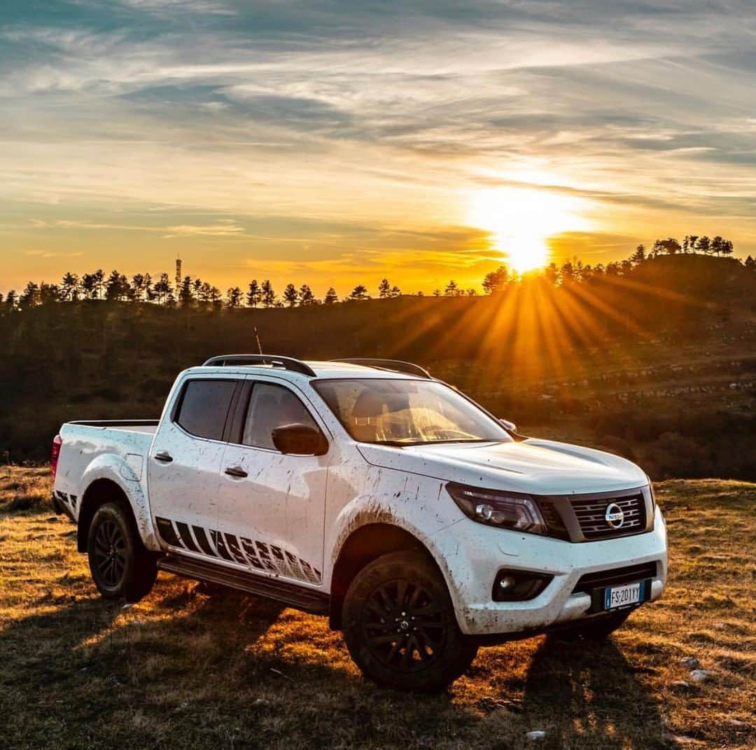 のインスタグラム：「Weekend plans include a little bit of sun and little bit of mud. #NissanNavara #Nissan #Navara 📷: @triboo_studios」