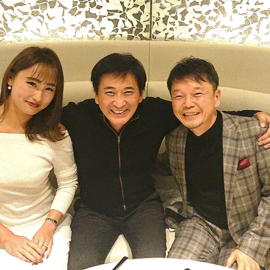 藤岡幸夫のインスタグラム：「演奏会が終わり新地のフレンチのお店でカップルに大ファンなんです！と声をかけられ、以前その後に「カワサキマヨさんですよね？」とか「オオウエエイジさんですよね？」(ライバルオケの素晴らしい指揮者でこの時は落ち込んだ)と言われた事を思いだし焦ったが、本当に僕のファンで嬉しかったです。それにしてもあーた、僕と一緒にいたのがかみさんで良かった…(^^;」