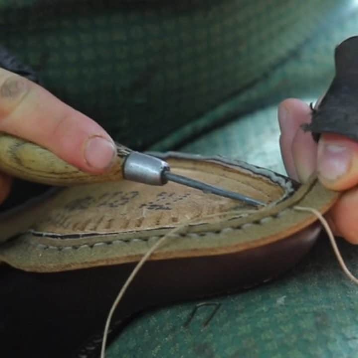 のインスタグラム：「Step 5 | Welt Stitching  Another crucial production step that we also entirely do by the works of the human hand.  Here a curved awl is pierced, by hand, through the ridge of the insole, the welt and the outer leather. Two hand rolled, waxed linen threads are passed through this hole, and securely tightened before being hammered flat.  Our hand stitched welt acts as a bridge between the running sole & inner sole of the shoe and is completed during the next step - The Sole Stitching  #mysaintcrispins #handweltedshoes #saintcrispins #handwelted #forgentlemenonly #forthediscerningfew #shoeproduction #shoeporn #howitsmade」