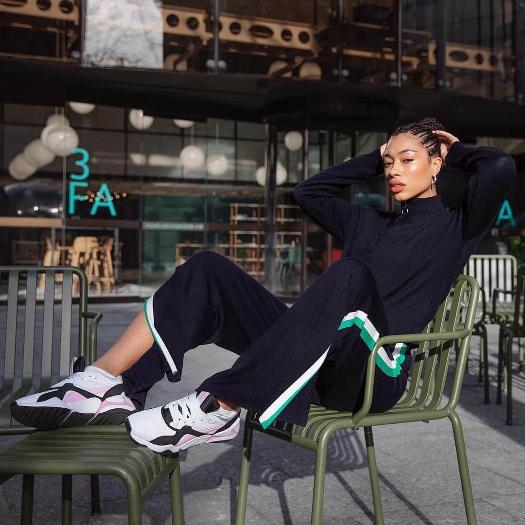 ASOSさんのインスタグラム写真 - (ASOSInstagram)「Saturdays are for loungewear 😎 📸 @asos_lesley 🔍 ASOS DESIGN cropped sweatshirt (1382193) and flares (1382195) 🗣 Image description: Lesley sitting outside a cafe in activewear」3月16日 22時13分 - asos