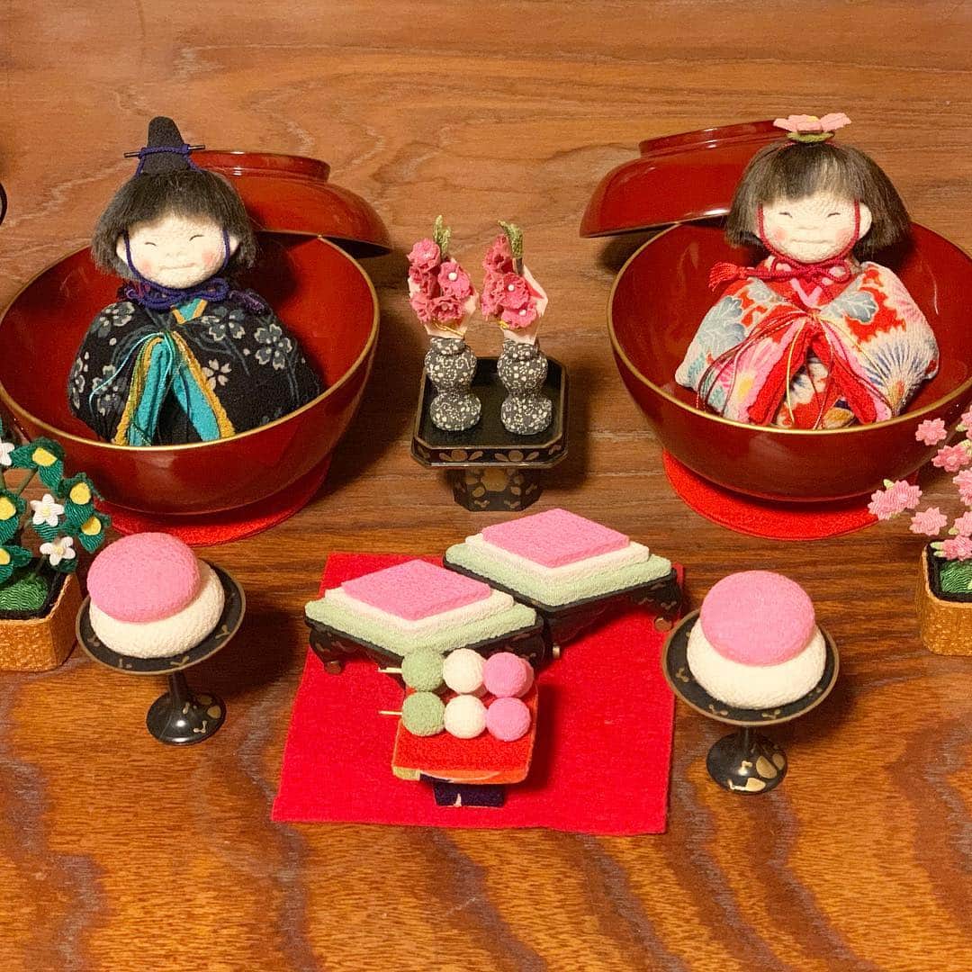 河島あみるさんのインスタグラム写真 - (河島あみるInstagram)「お久しぶりの 実家の かわいこちゃんたち🎎 我が家のうさぎ雛人形と 同じ作家さんです。 #ちりめん細工 #雛人形 #interiordesign  #japanesedoll」3月16日 22時22分 - amiru_kawashima