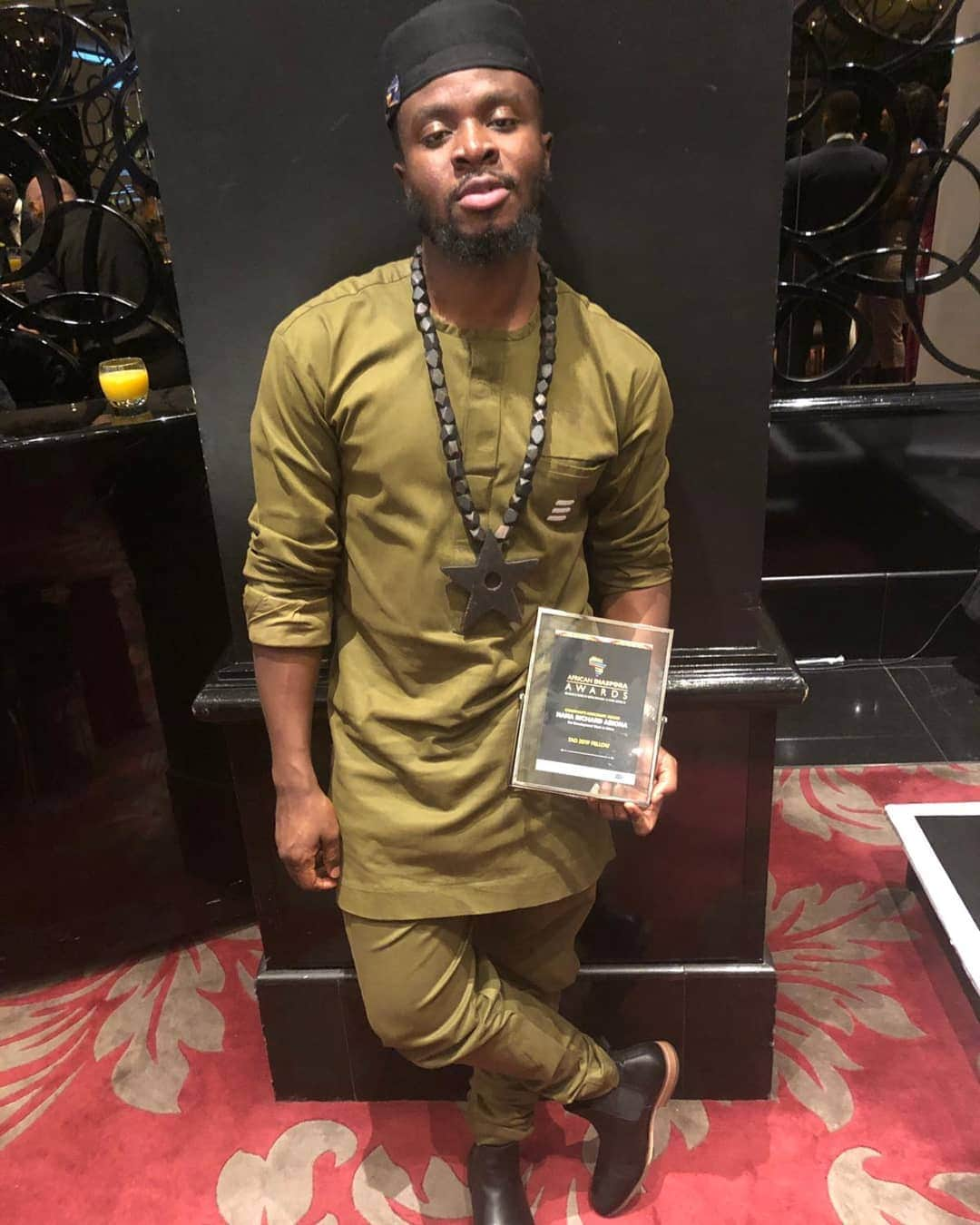 Fuse ODGさんのインスタグラム写真 - (Fuse ODGInstagram)「Massive thanks to the African Diaspora Awards for awarding me acknowledging my contribution to the continent. I really felt the love and appreciation. I'm now more gingered than ever to continue to push our culture forward and building this New Africa Nation 🎶✊🏿🌍 Been getting amazing feedback on my new album as well...if you haven't heard it yet..put it on while driving, at home, en route to work and you'll be ready to conquer the worldddd. Available on all platforms..Spotify, Apple music etc #AfricanDiasporaAwards #NewAfricaNation  Outfit by: @erenti」3月16日 22時22分 - fuseodg