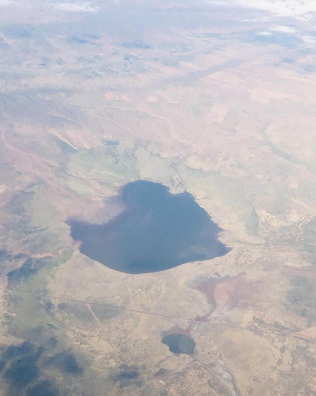 早川茉希さんのインスタグラム写真 - (早川茉希Instagram)「🛫La Paz →Uyuni🛬  離陸から40分ほどでウユニに到着！  機内から見える景色も絶景😳✨ ・ ハートの湖を発見しました❣️😍 なんだか良いことありそう💕  #ハート #湖 #皆さまへおすそ分け #ラパス #ウユニ #ボリビア旅行 #🇧🇴 #lapaz #uyuni #bolivia #南米 #タビジョ #旅行好きな人と繋がりたい」3月16日 22時30分 - maki_hayakawa