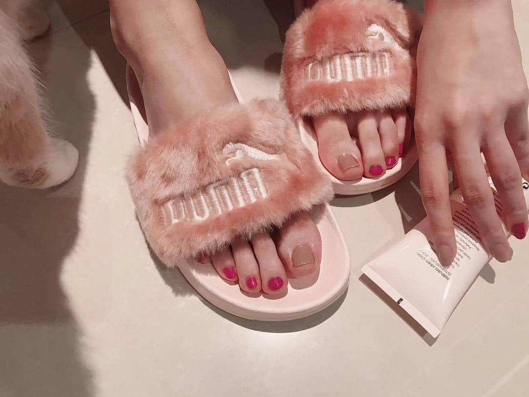 阿部マリアさんのインスタグラム写真 - (阿部マリアInstagram)「好久沒塗腳的指甲油了💅🏻🌸 希望春天趕快來～～❣️ #footnail #AKB48TeamTP #TTP性感女神」3月16日 22時30分 - _abedesu