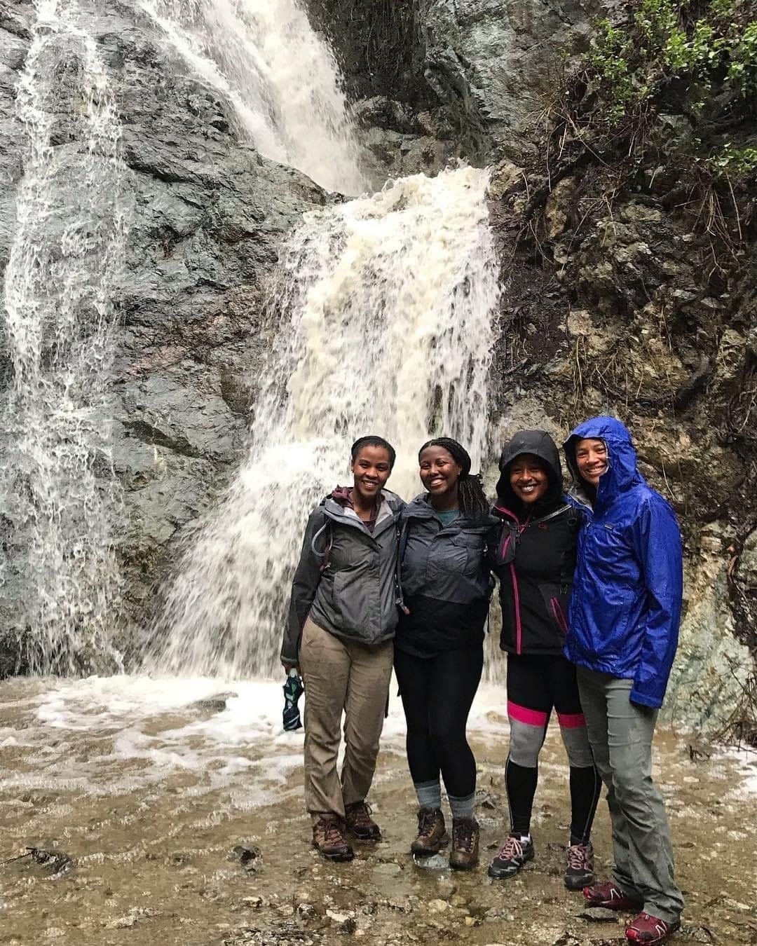 REIさんのインスタグラム写真 - (REIInstagram)「Rain doesn't stop this bunch from trekking to visit even more water!  Photo: @fantaffstic in #California. #ForceOfNature」3月16日 22時31分 - rei