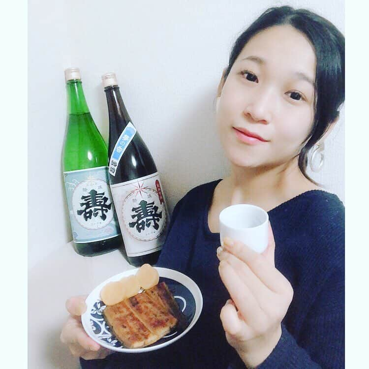 世手子さんのインスタグラム写真 - (世手子Instagram)「Good sake for moving away(=^▽^)σ EVERYBODY(^_−)−☆ thank you for likeing my pic٩(๑❛ᴗ❛๑)۶ I’m glad to hear that♪( ´θ｀)ノ 引っ越しいちを終わったーお疲れー！ #ファンクラベ で知った #磐城寿 #鈴木酒造店 で乾杯っ 飲みやすくうまいー！ 肴は(●´ω｀●) @vio_organic で発見！ @yamada_organic ! 全てオーガニックの奇跡的なうなぎ( ＾∀＾) #無投薬うなぎ いやー今夜もいい夜だ(*´∀`)♪ #funkurabe またやってほしいなぁ( ´∀｀)」3月16日 22時48分 - rojide