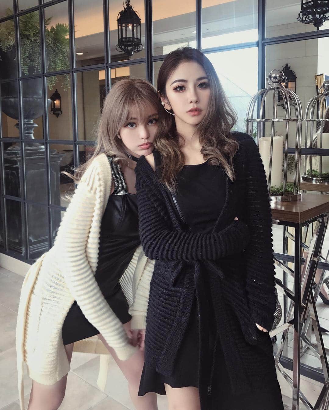 Grace Chowのインスタグラム：「最後那張是真的拍照時我們的對話🤣」