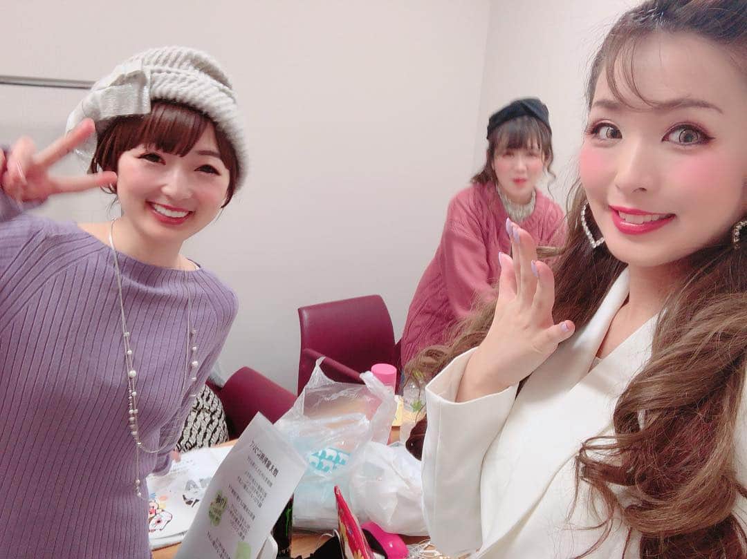 Fujikoさんのインスタグラム写真 - (FujikoInstagram)「今日のメンバー❤️😳✨ 左から、#船堂舞 ちゃん #Kana Taiyouwa hitothuさん、#ヒサ絵さん @hisae_0306  みんなのおかげで充実した一日になりました👩🏼✨✨ 四月は、ヒサ絵さんにお誘いいただき、静岡でライブが決まりました！ 静岡のみんなに会えるの楽しみにしてます😊🌈 . . . #Fujiko #ヒサ絵 #船堂舞 #KanaTaiyouwahitothu #japanesegirl #歌手 #アーティスト #fashion #大阪 #人気 #関西」3月16日 22時59分 - fujikochan1023