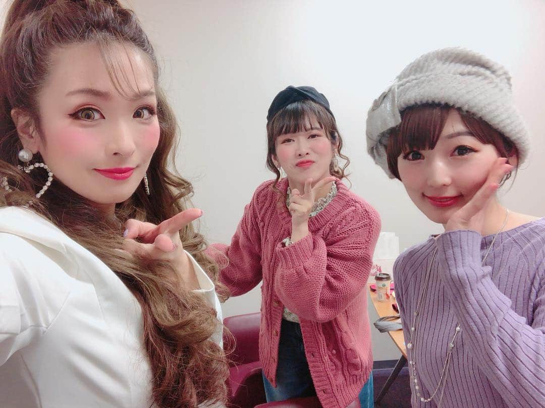 Fujikoさんのインスタグラム写真 - (FujikoInstagram)「今日のメンバー❤️😳✨ 左から、#船堂舞 ちゃん #Kana Taiyouwa hitothuさん、#ヒサ絵さん @hisae_0306  みんなのおかげで充実した一日になりました👩🏼✨✨ 四月は、ヒサ絵さんにお誘いいただき、静岡でライブが決まりました！ 静岡のみんなに会えるの楽しみにしてます😊🌈 . . . #Fujiko #ヒサ絵 #船堂舞 #KanaTaiyouwahitothu #japanesegirl #歌手 #アーティスト #fashion #大阪 #人気 #関西」3月16日 22時59分 - fujikochan1023